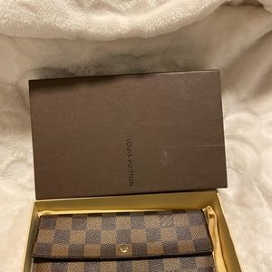 Damier lv wallet